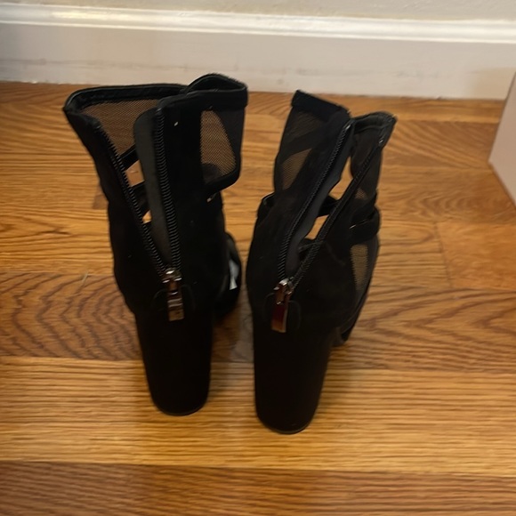 New in box. Women’s SHEIN shoes - Picture 6 of 7